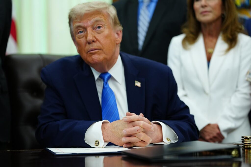 Trump asegura que EE.UU. ha transportado petróleo por Ormuz sin conocimiento de Irán