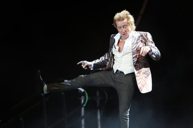 No hay adiós para Rod Stewart, aferrado en Madrid a la eternidad a sus casi 80 años